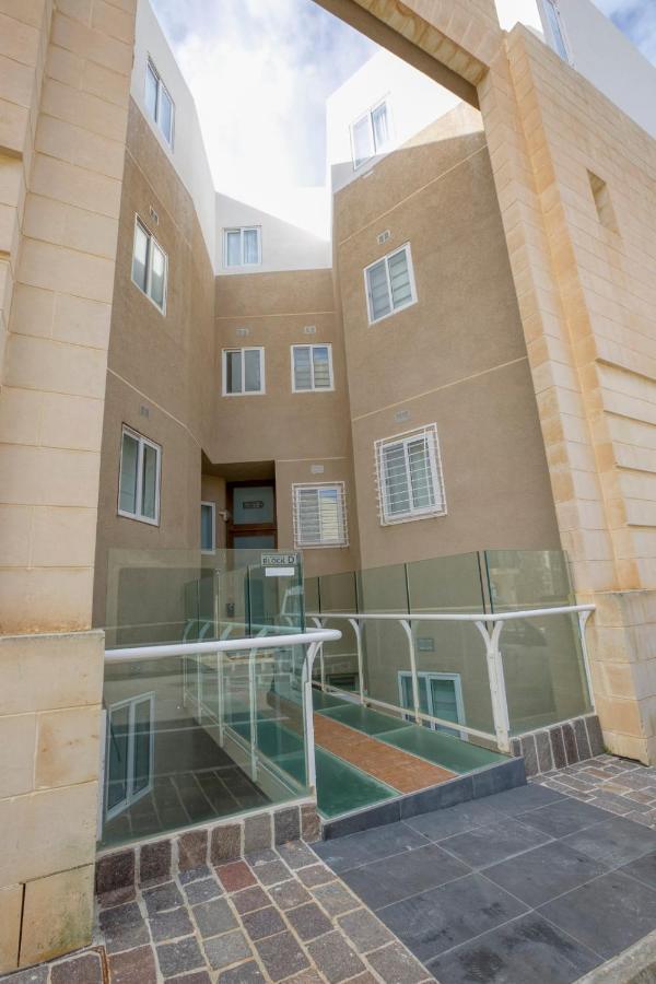 Apartment With Pool-Hosted By Sweetstay Zebbug  Екстериор снимка